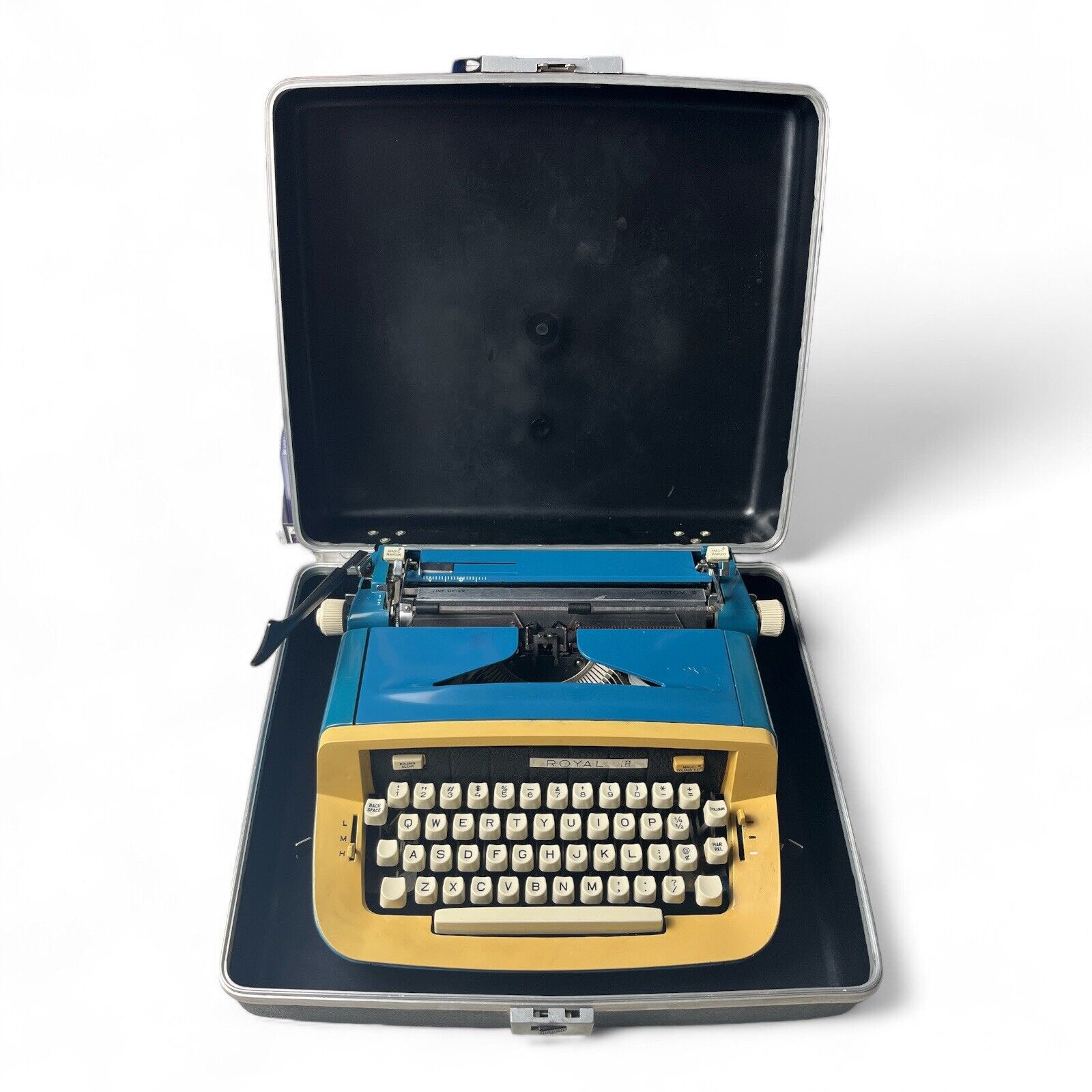 Vintage 1977 Royal Custom III Portable Manual Typewriter w/ Case