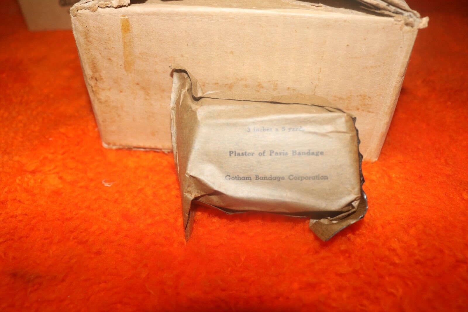 1944 unissued mint WWII Gotham plaster paris bandage in wrapper medic box of 12