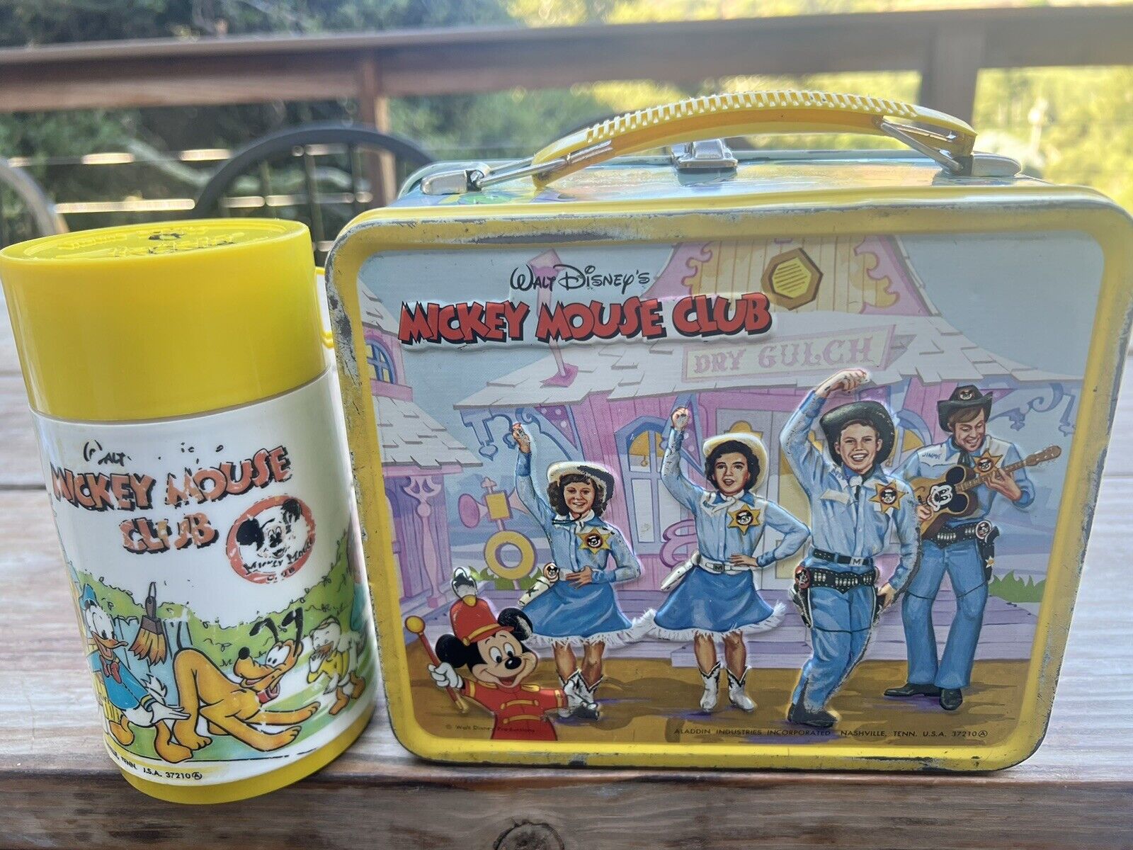 VINTAGE 1976 WALT DISNEY'S MICKEY MOUSE CLUB METAL LUNCH BOX AND THERMOS