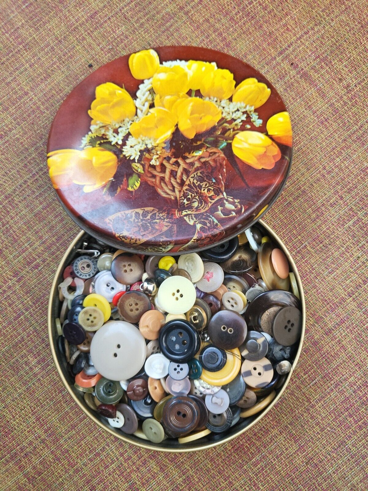 Vintage 60's Tulip Floral Round Button Tin 300 + Buttons