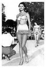 YOUNG SOPHIA LOREN AT BEAUTY CONTEST IN NAPLES FRANCE 1949 4X6 B&W PHOTO picture